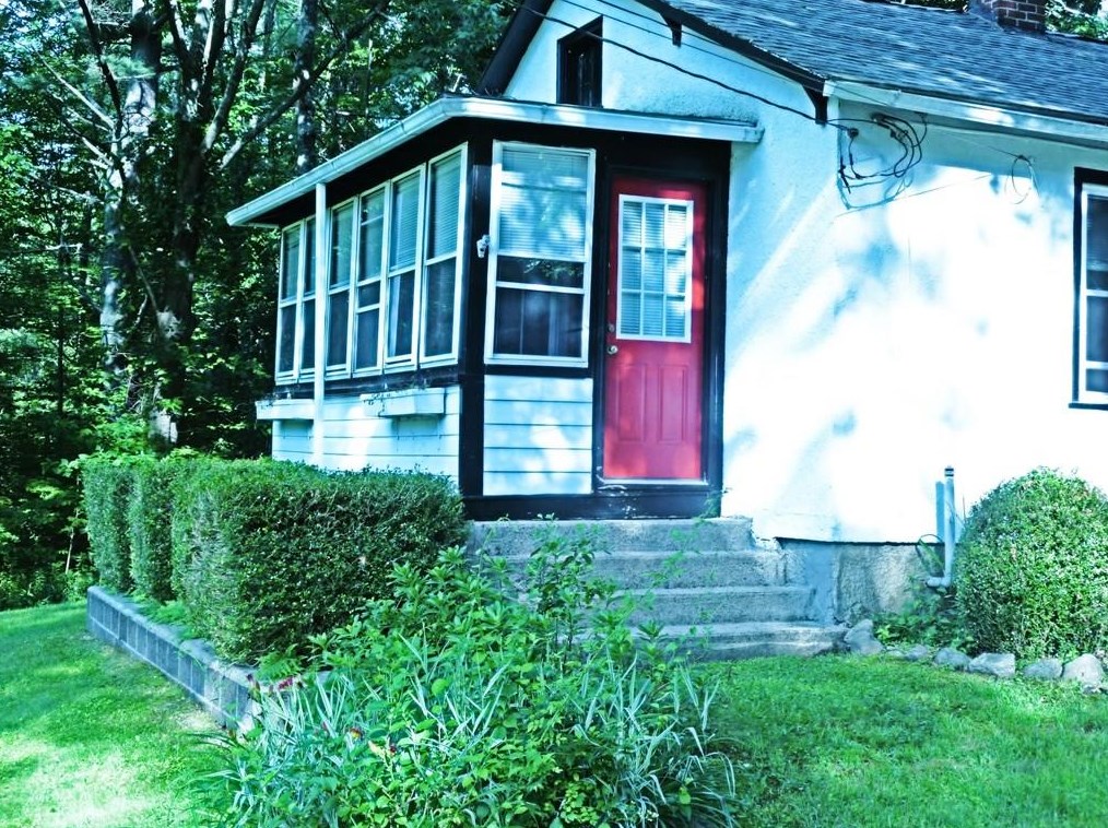 3426 Flat River Rd, Coventry, RI 02816