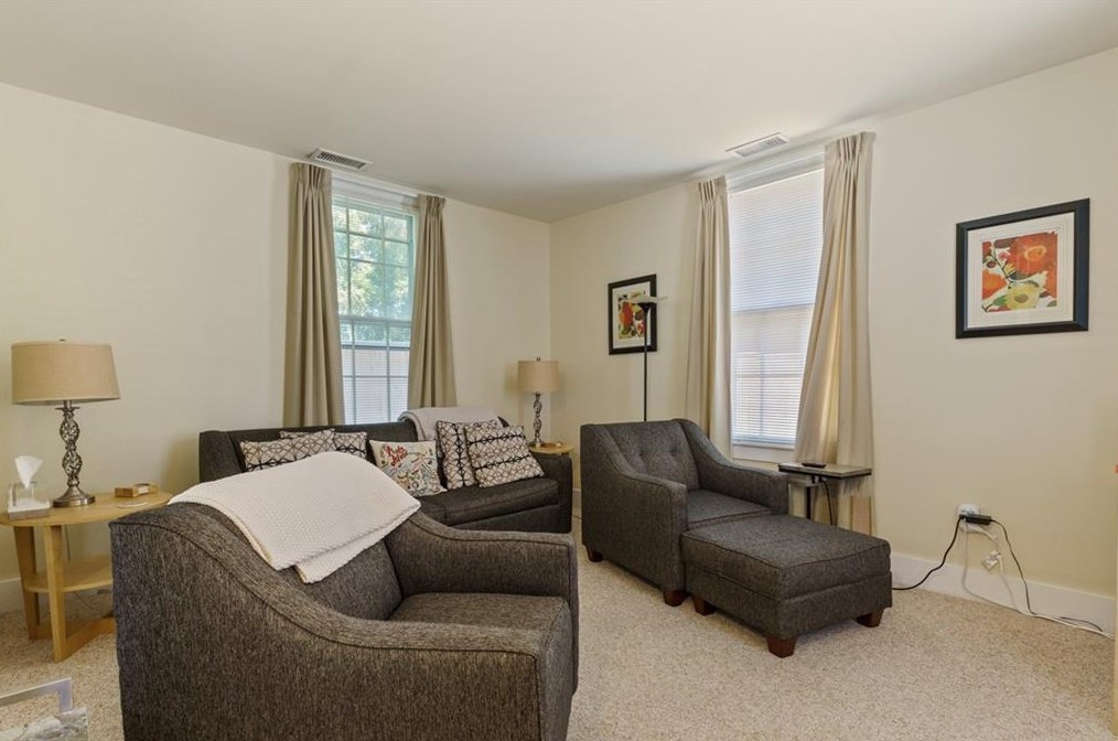 364 Bellevue Ave #d103e, Middletown, RI 02840