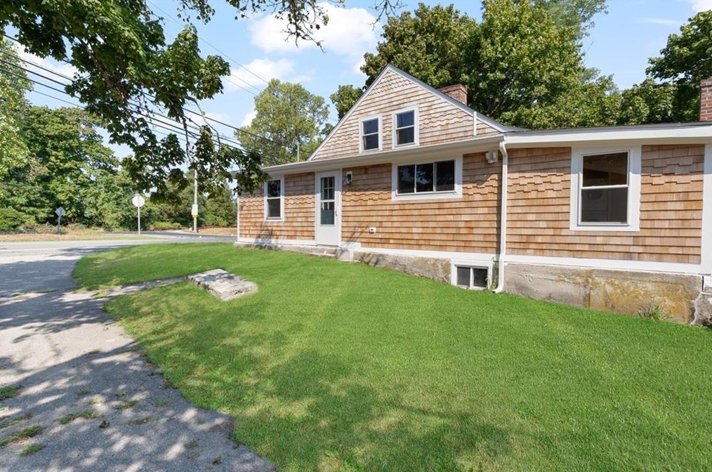 2930 Main Rd, Tiverton, RI 02878