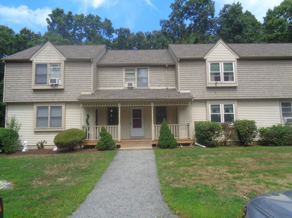 25 Niblick Cir, Coventry, RI 02816