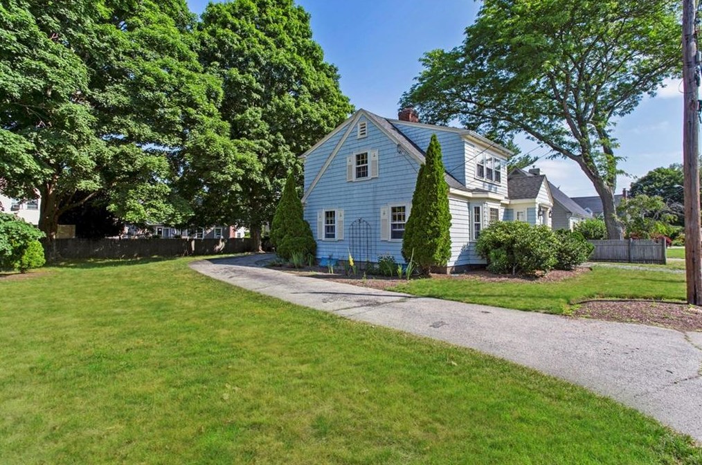 16 Shaw St, East Providence, RI 02916