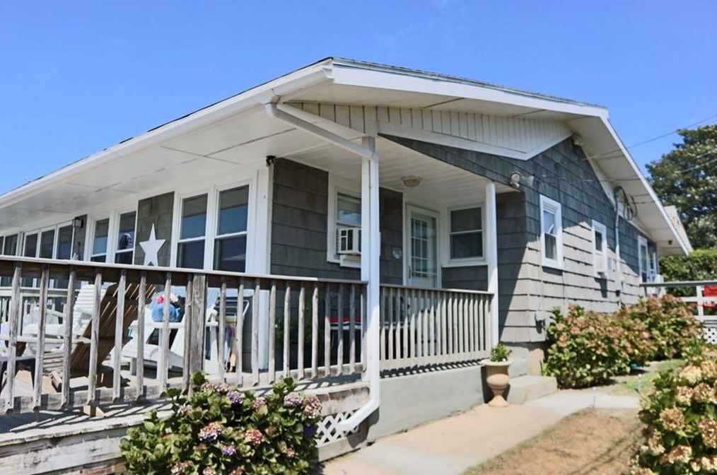 71 Aquidneck Ave, Middletown, RI 02842