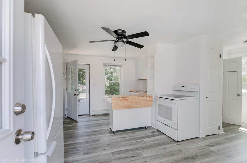 18 Paquins Ln, Portsmouth, RI 02871