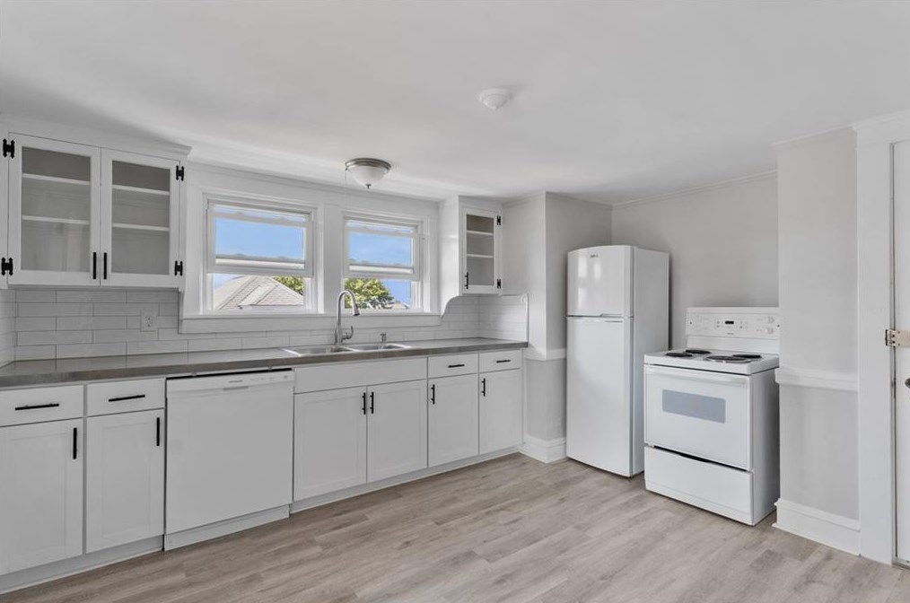 40 Webster St #b, Middletown, RI 02840