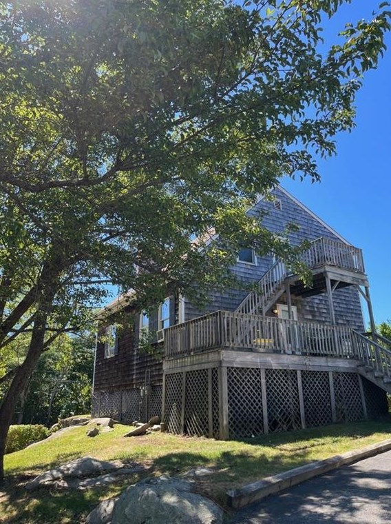 3 Buttonwood St, Bristol, RI 02809