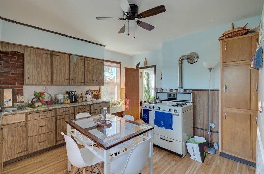 124 Wood St, Bristol RI 02809-3231 exterior