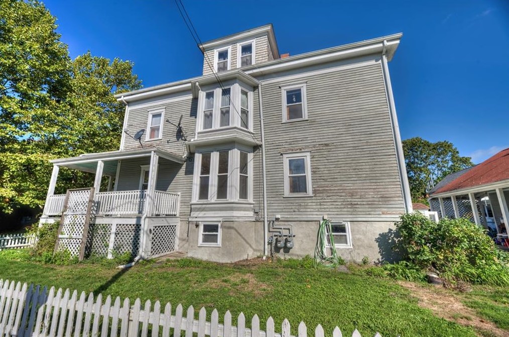124 Wood St, Bristol RI 02809-3231 exterior