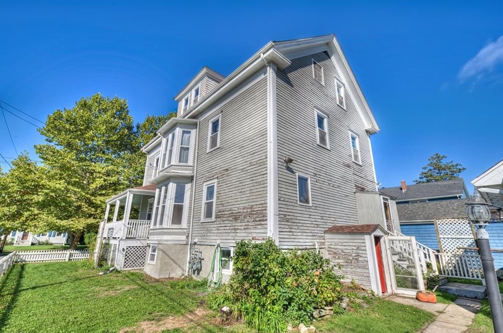 124 Wood St, Bristol RI 02809-3231 exterior