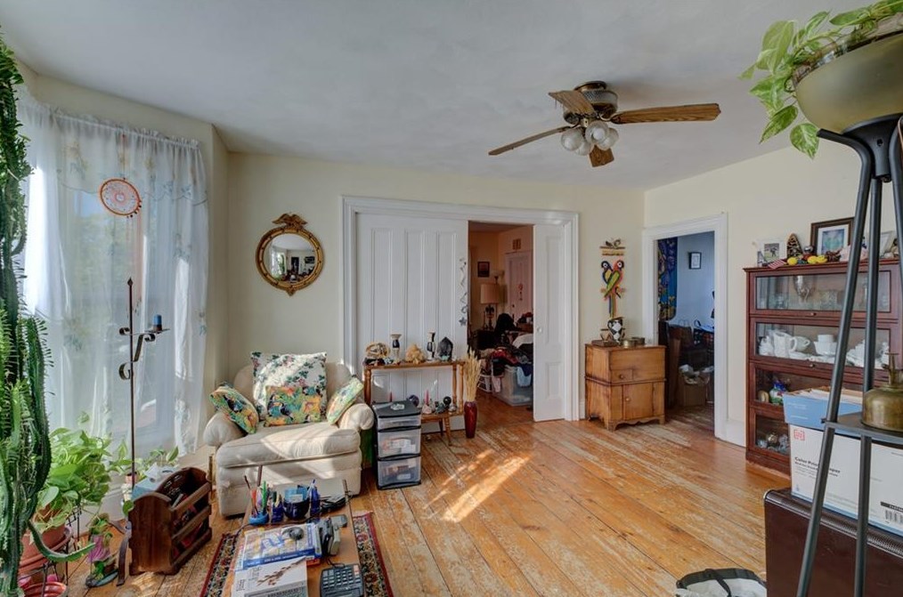 124 Wood St, Bristol RI 02809-3231 exterior