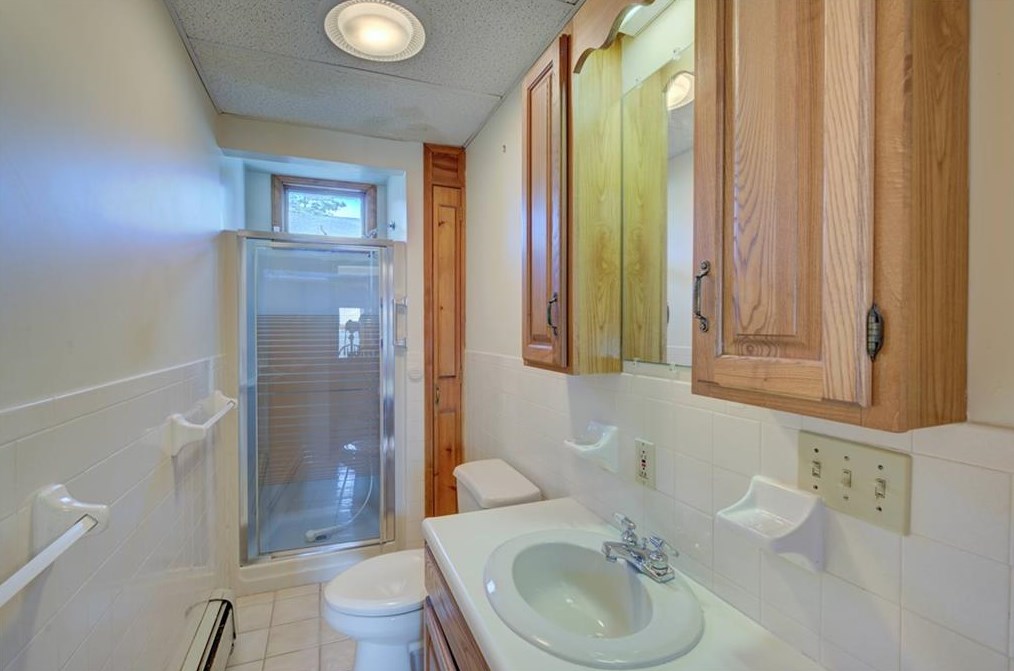 124 Wood St, Bristol RI 02809-3231 exterior