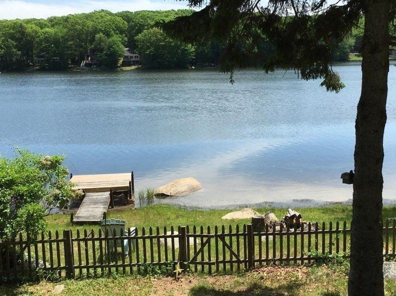 88 Lake Washington Dr, Glocester, RI 02814