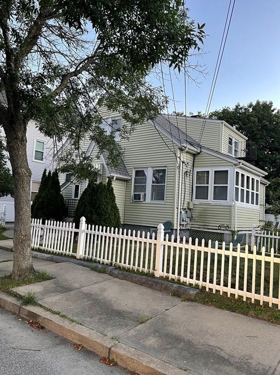 58 Grant Ave, Cranston, RI 02920-7718