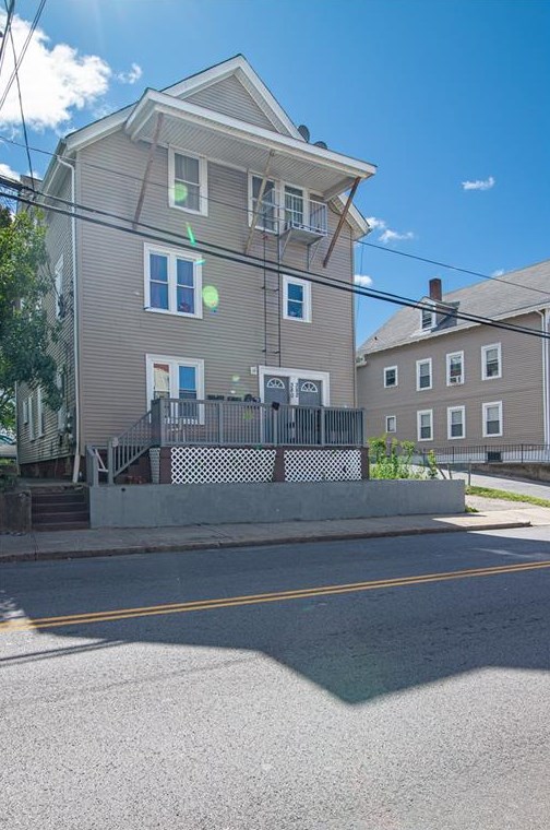 380 Weeden St, Pawtucket, RI 02860 exterior