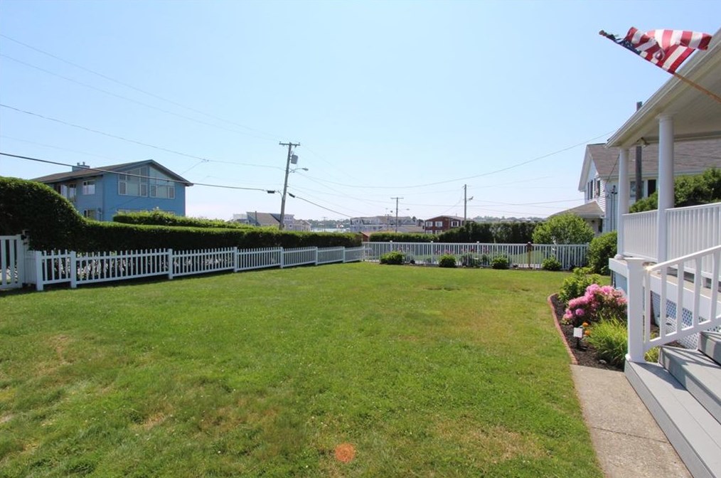 24 Briarwood Ave, Middletown, RI 02842
