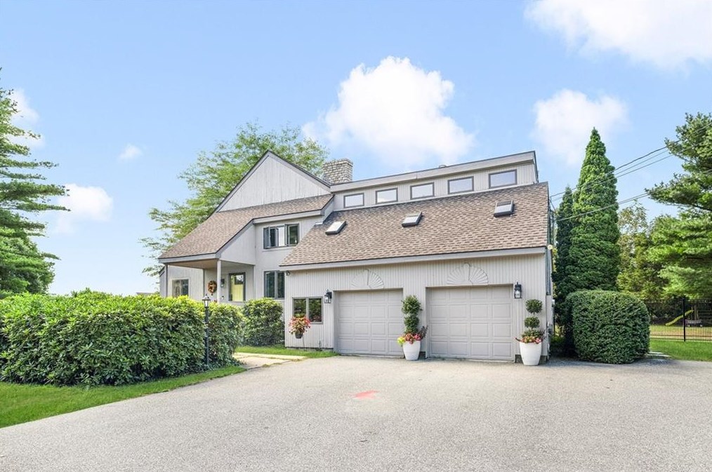 581 Middle Rd, Portsmouth, RI 02871