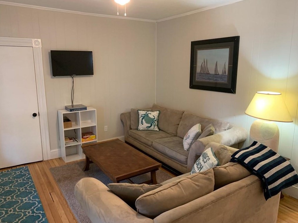 16 Dean Ave # 1, Middletown, RI