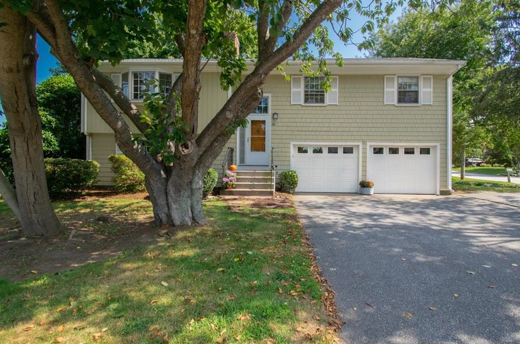 384 Valley Rd, Middletown, RI 02842