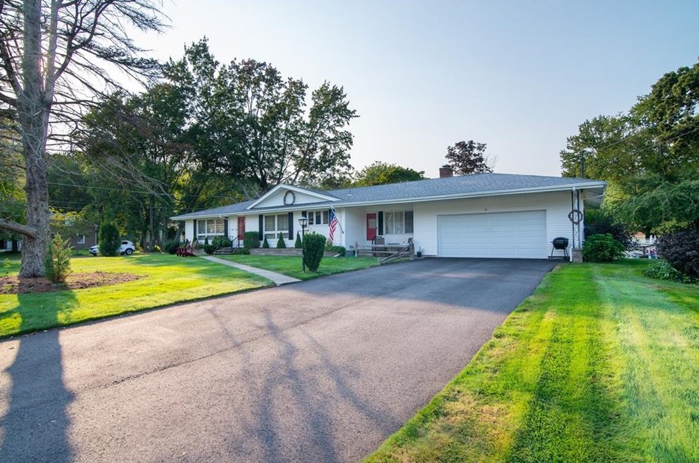 15 Sayles Hill Rd, Lincoln, RI 02838