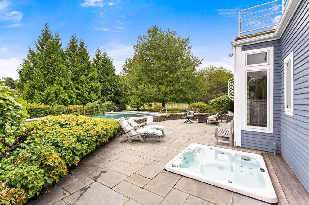 179 Taylor Rd, Portsmouth RI  02871-5416 exterior