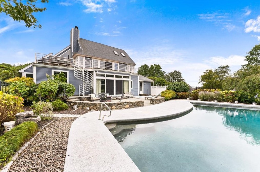 179 Taylor Rd, Portsmouth RI  02871-5416 exterior