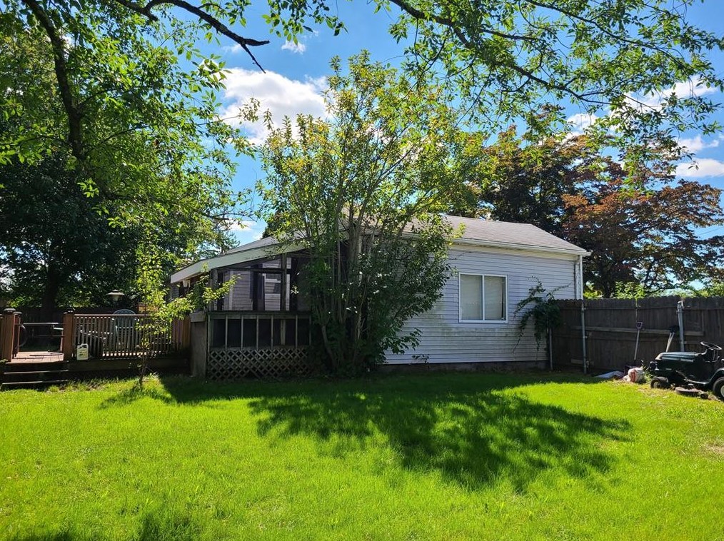 80 Russe St, Cranston RI 02910-1057 exterior