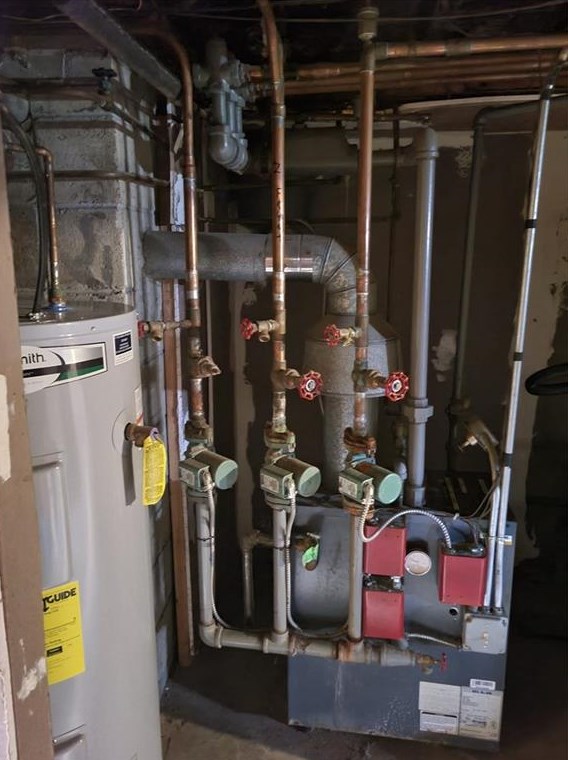 80 Russe St, Cranston RI 02910-1057 exterior