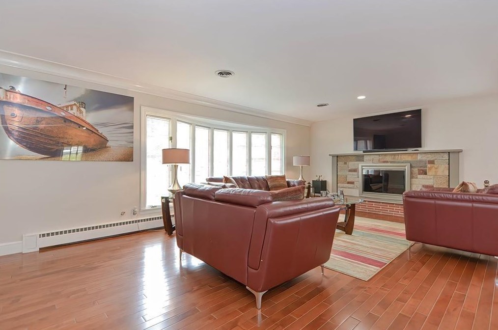 144 Glen Ridge Rd, Cranston RI  02920-6154 exterior