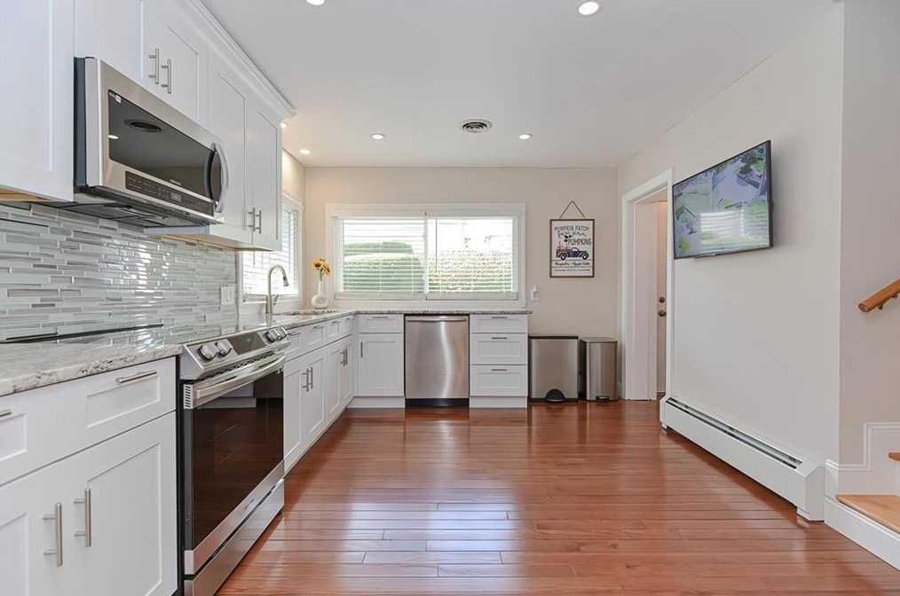 144 Glen Ridge Rd, Cranston RI  02920-6154 exterior