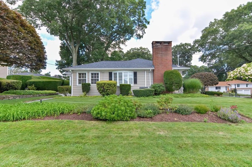 144 Glen Ridge Rd, Cranston RI  02920-6154 exterior