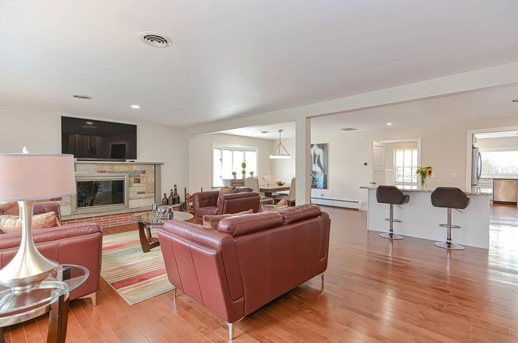 144 Glen Ridge Rd, Cranston RI  02920-6154 exterior