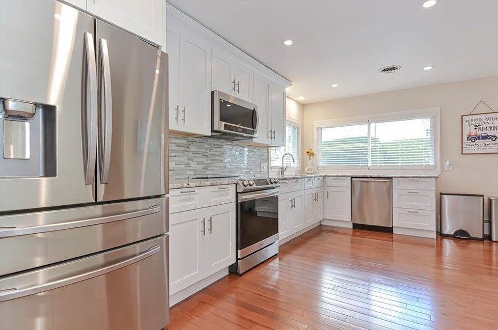 144 Glen Ridge Rd, Cranston RI  02920-6154 exterior