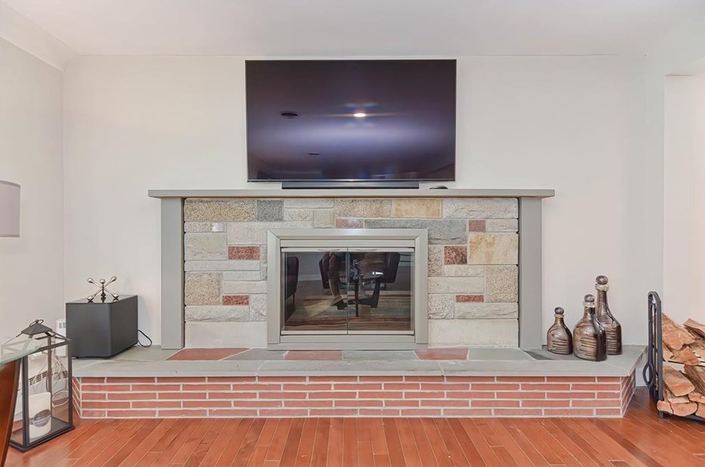 144 Glen Ridge Rd, Cranston RI  02920-6154 exterior