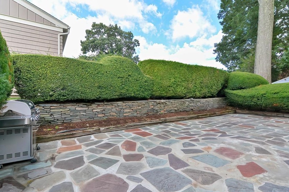 144 Glen Ridge Rd, Cranston RI  02920-6154 exterior