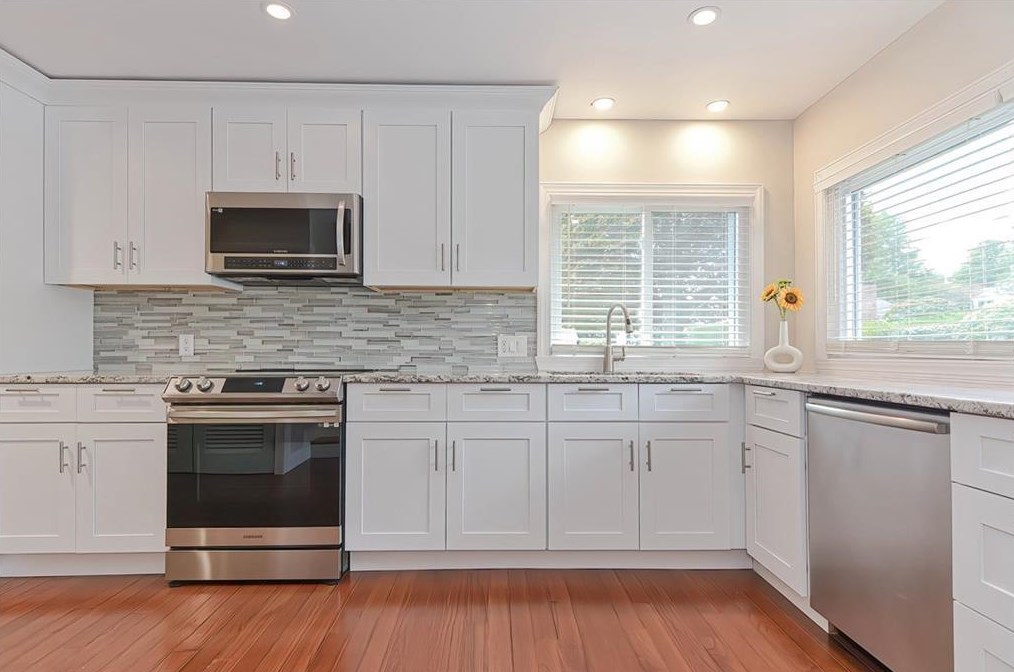 144 Glen Ridge Rd, Cranston RI  02920-6154 exterior