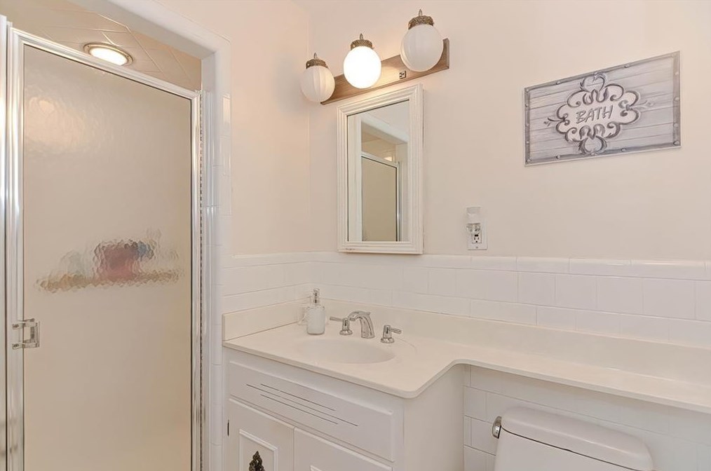 144 Glen Ridge Rd, Cranston RI  02920-6154 exterior