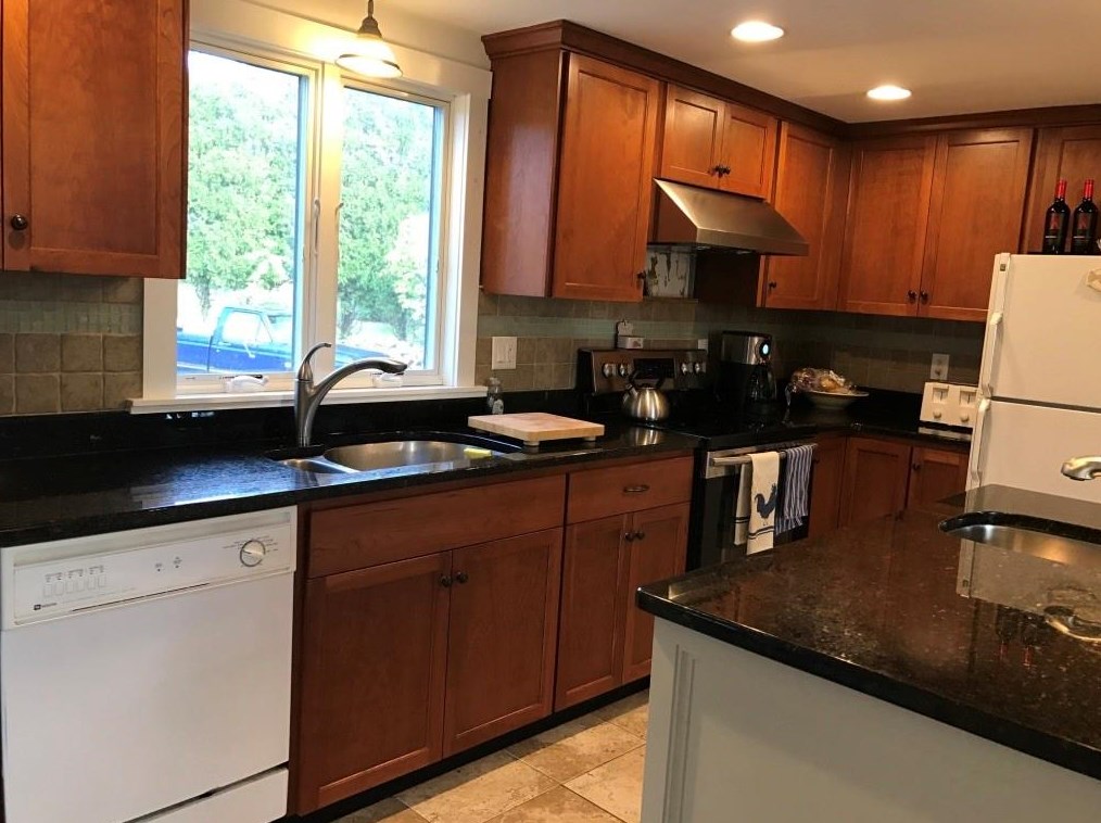 28 Pottersville Rd, Little Compton RI  02837-1928 exterior