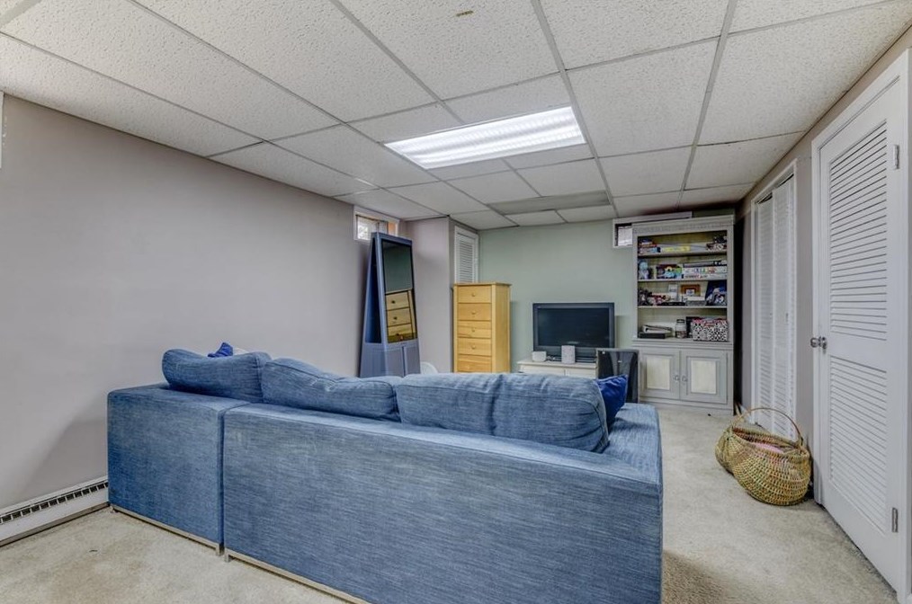 136 Silverwood Ln, West Warwick RI  02893-3306 exterior