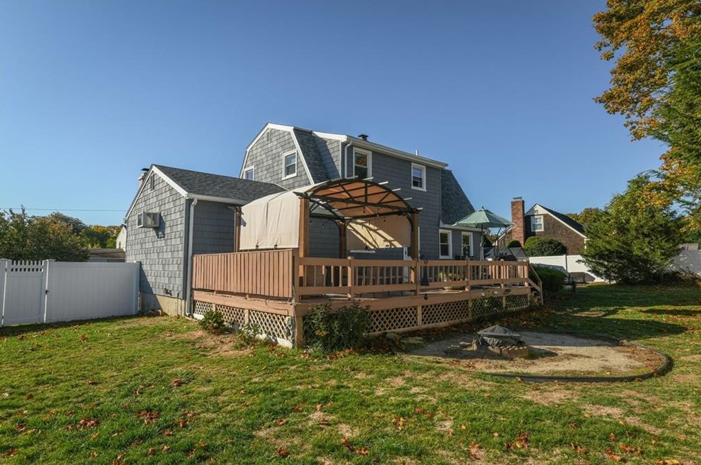136 Silverwood Ln, West Warwick RI  02893-3306 exterior