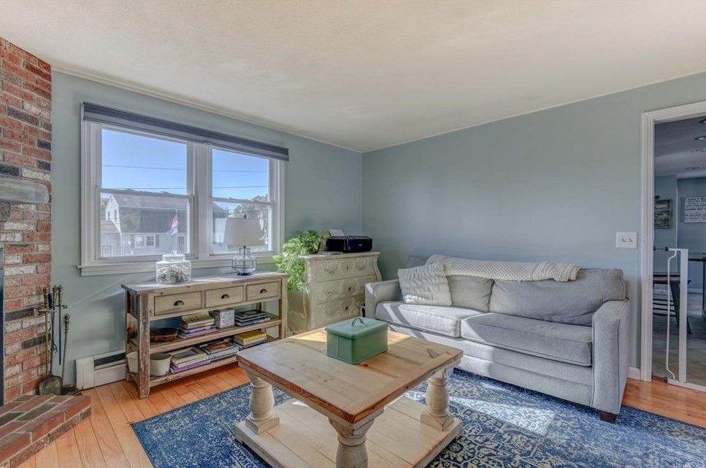 136 Silverwood Ln, West Warwick RI  02893-3306 exterior