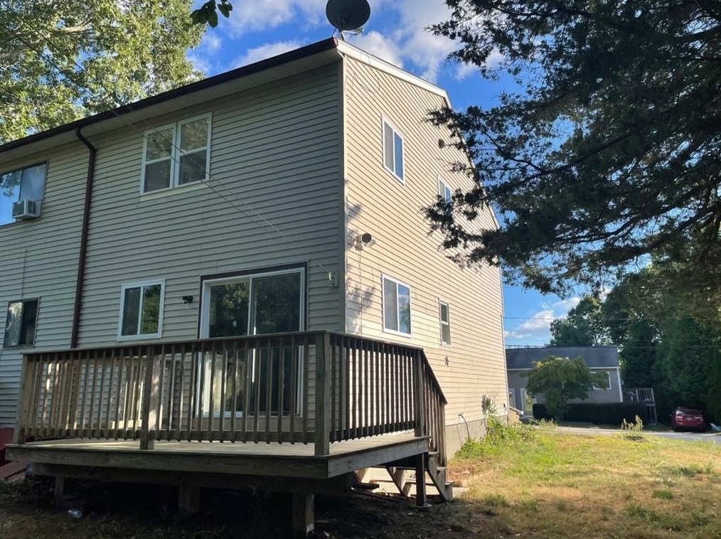 21 Acorn Dr, Westerly, RI 02891