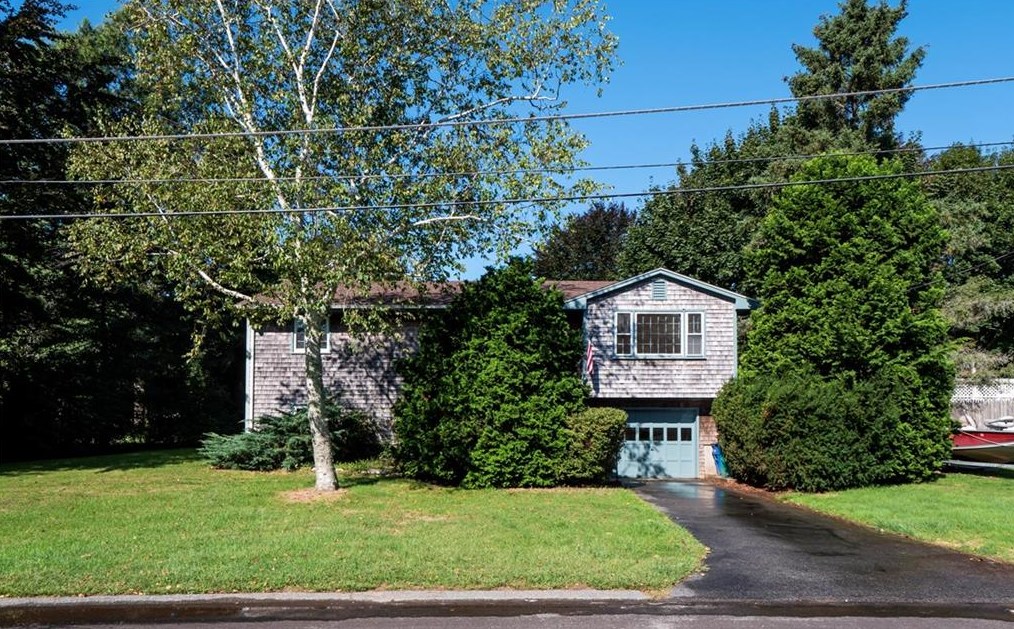 15 Dorothy Ave, Portsmouth, RI 02871