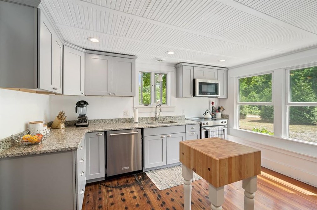11 Hillsdale Rd, Richmond RI  02892-1002 exterior