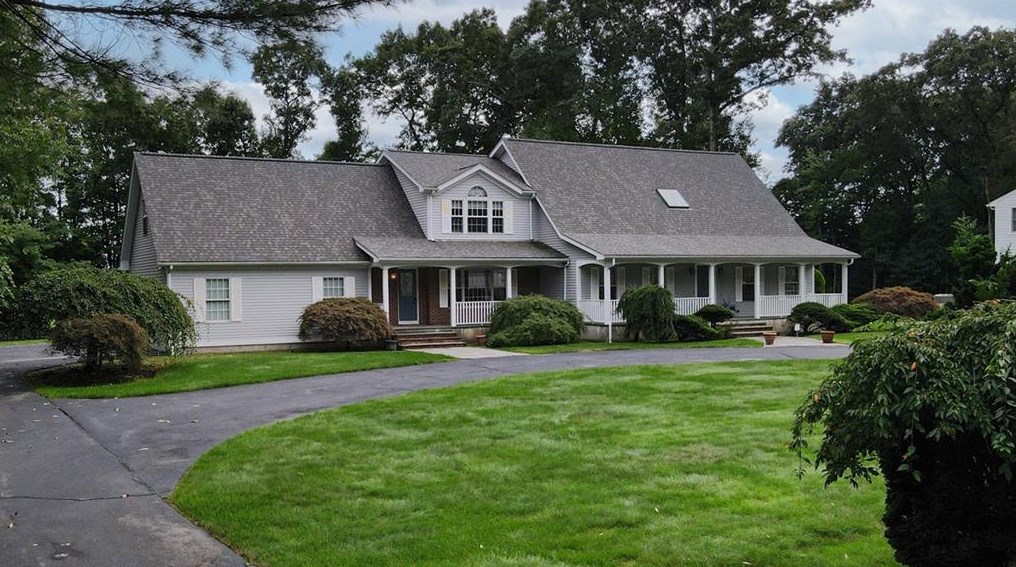 18 Lennon Rd, Lincoln, RI 02865