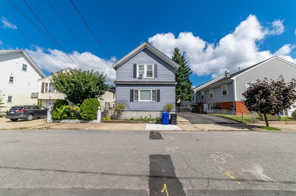 42 Lupine St, Pawtucket, RI 02860-1316