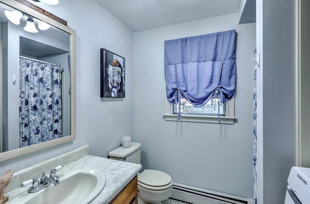 10 Whipple Ave, Barrington RI 02806-2919 exterior