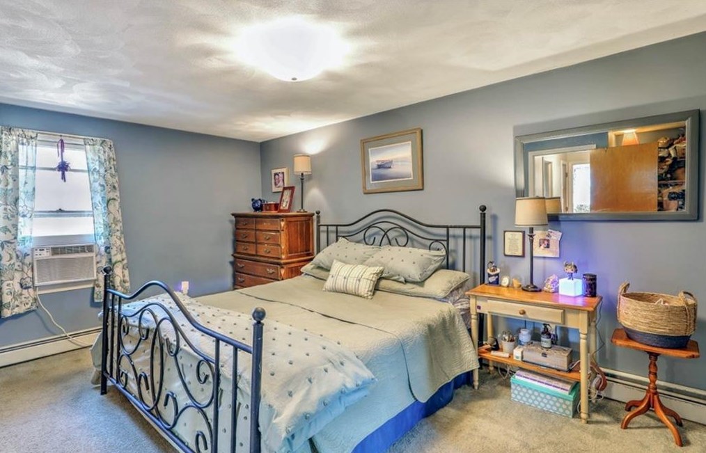 10 Whipple Ave, Barrington RI 02806-2919 exterior