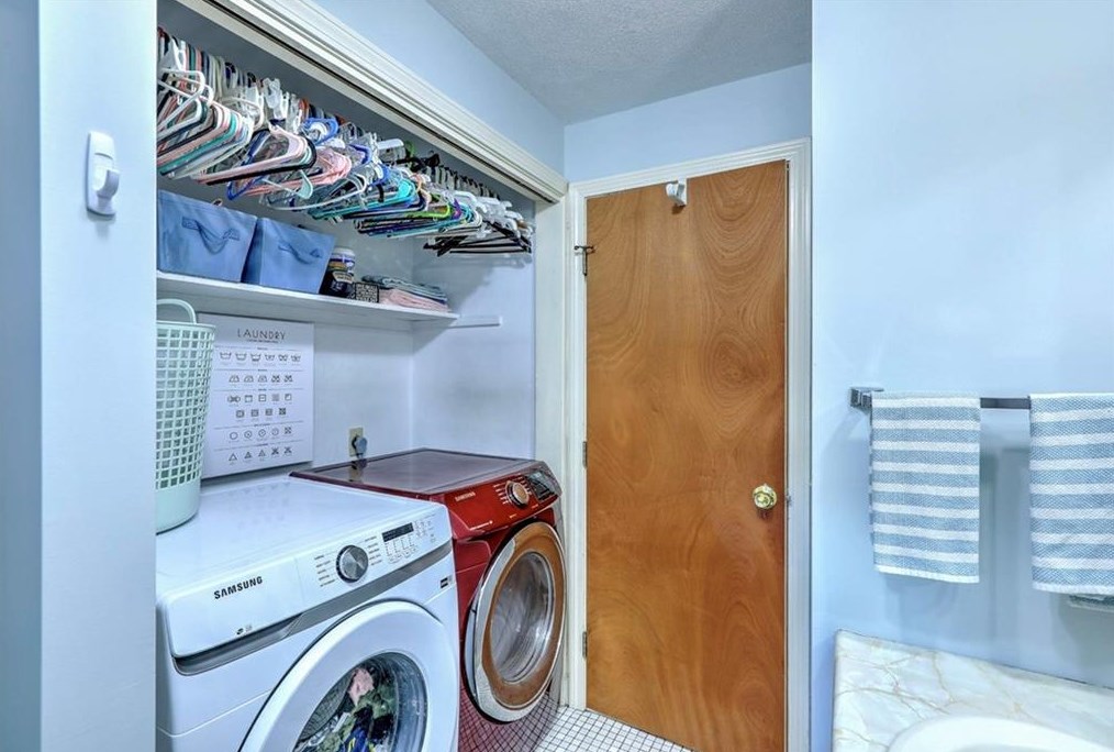 10 Whipple Ave, Barrington RI 02806-2919 exterior