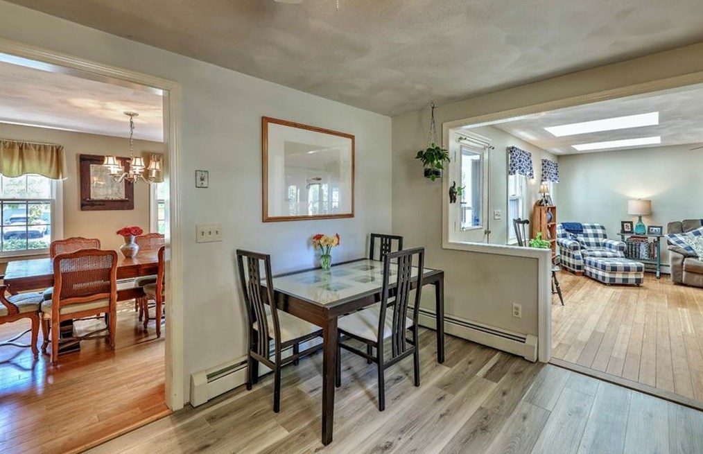 10 Whipple Ave, Barrington RI 02806-2919 exterior