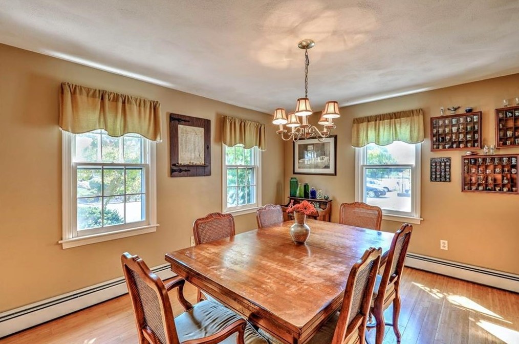 10 Whipple Ave, Barrington RI 02806-2919 exterior