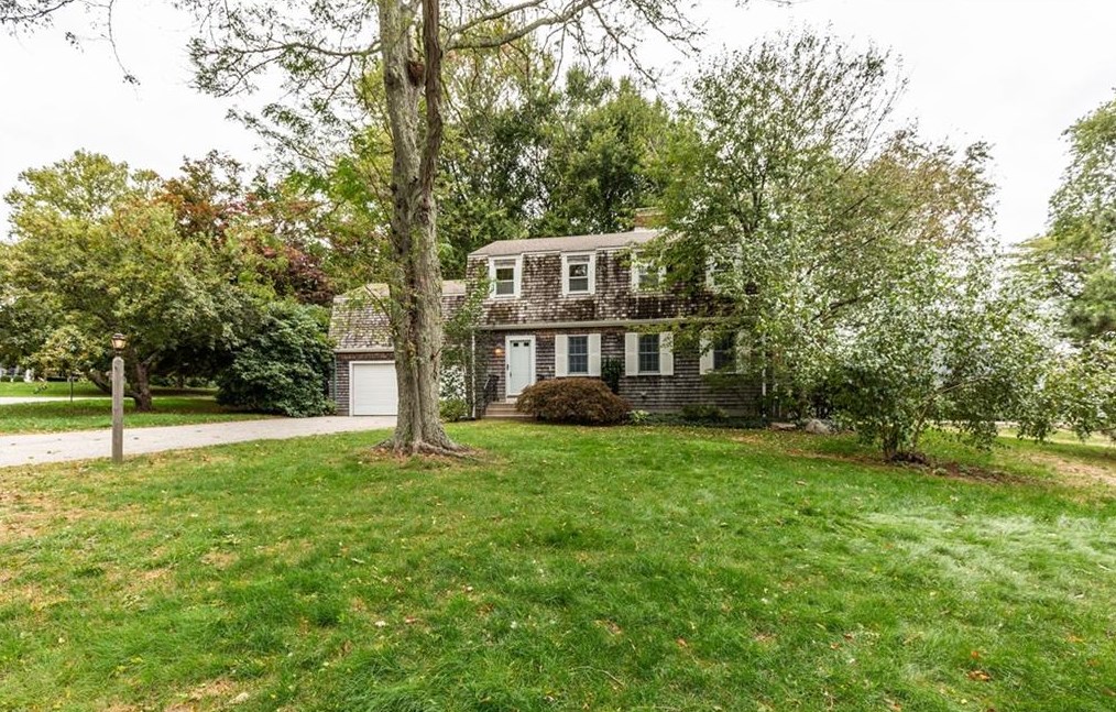 6 Harrington Ave, Portsmouth, RI 02871-2314